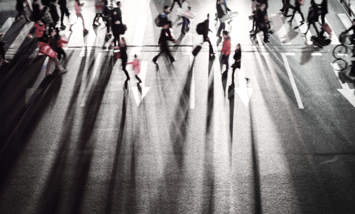 Cultul omului mereu ocupat. Trăim ca să muncim sau muncim ca să trăim?