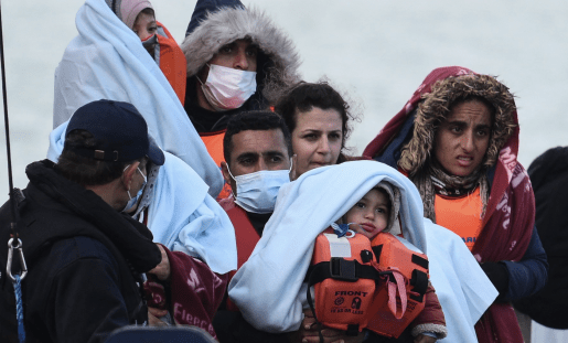 Johnson joacă gambitul refugiaților: intri ilegal în UK și ajungi legal tocmai în Rwanda