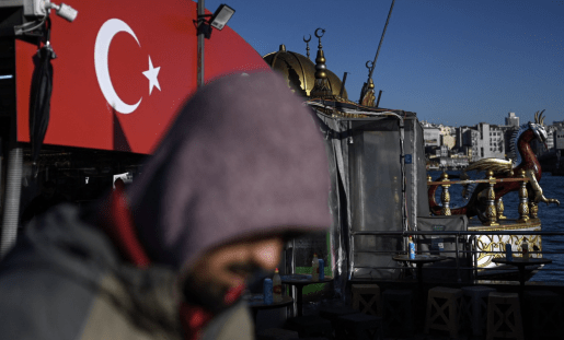 De ce s-a prăbușit lira turcească