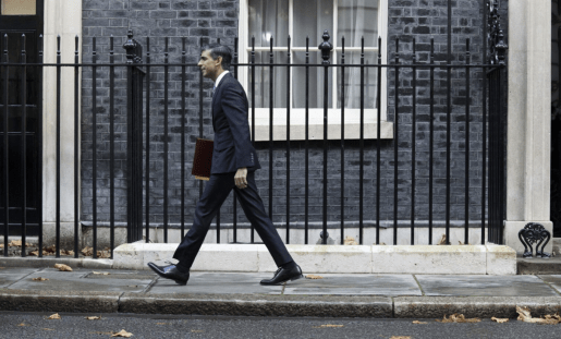 Cu sabia recesiunii deasupra capului, noul guvern britanic trebuie să jongleze crize fără precedent în ultimele decenii