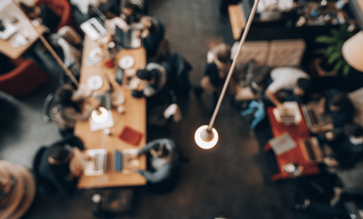 „Oamenii nu mai caută metri pătrați, ci o experiență”: ce sunt spațiile de co-working și cum suflă în ceafa vechilor birouri